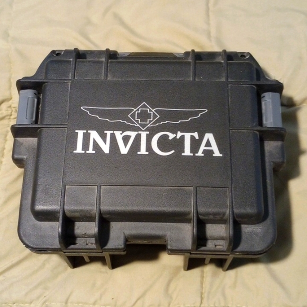 Invicta 3-Slot Watch Case